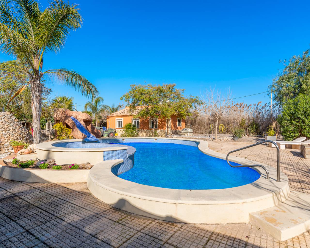 Venta. Villa en Catral