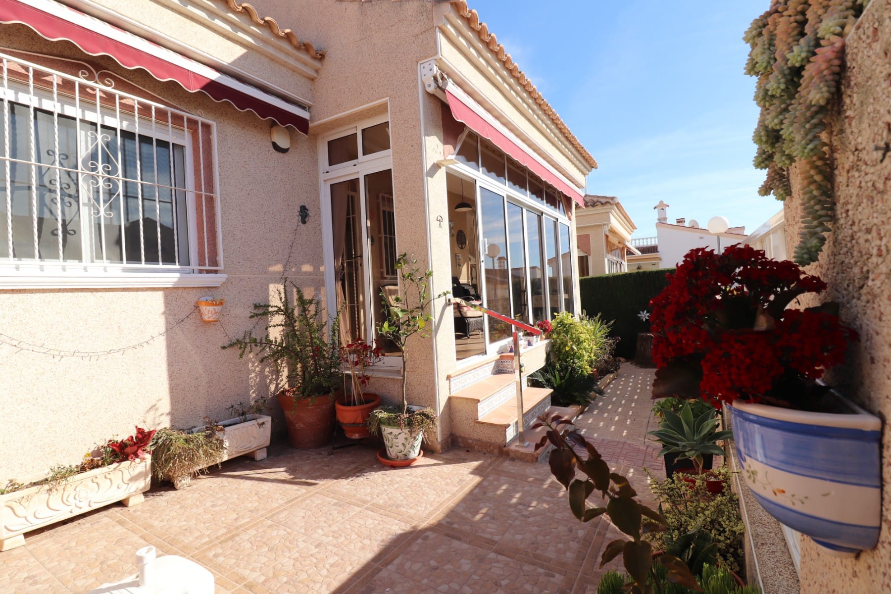 Venta. Villa en Algorfa