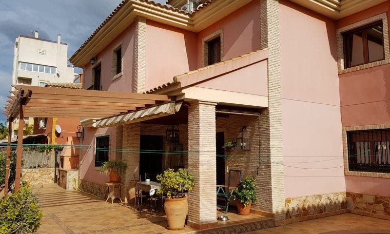 Venta. Villa en Torrevieja