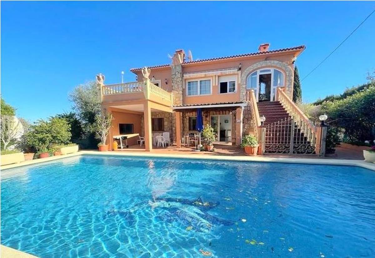 Villa for sale in Denia