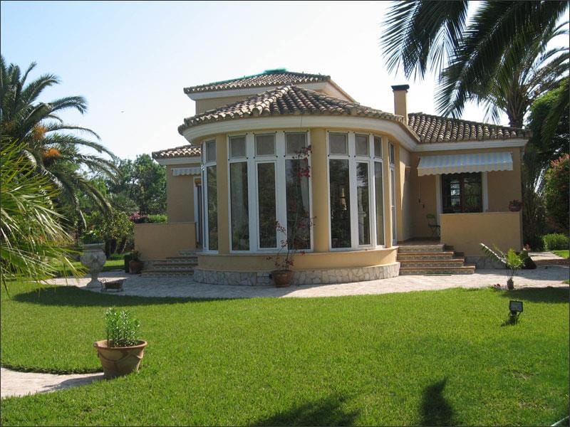 Villa for sale in Denia