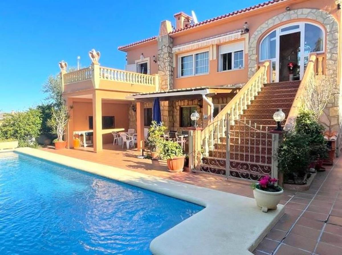 Villa for sale in Denia