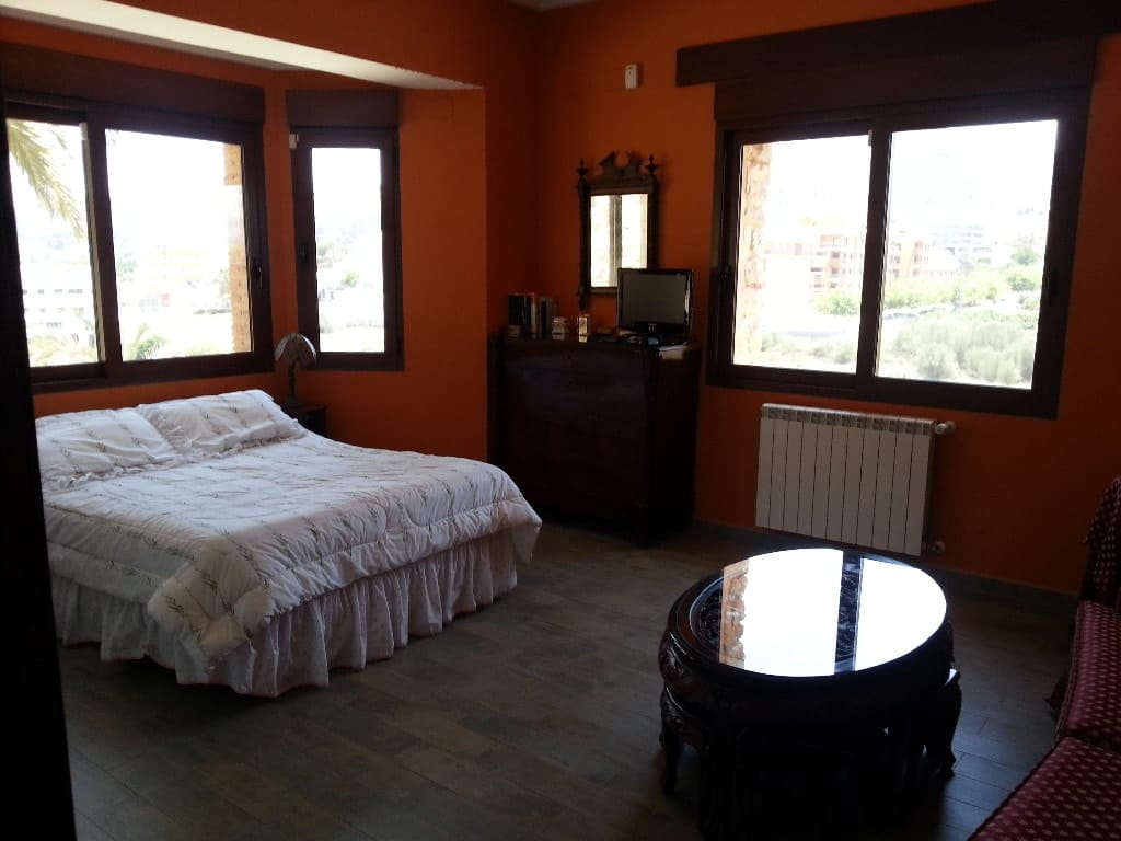 Villa for sale in Pedreguer