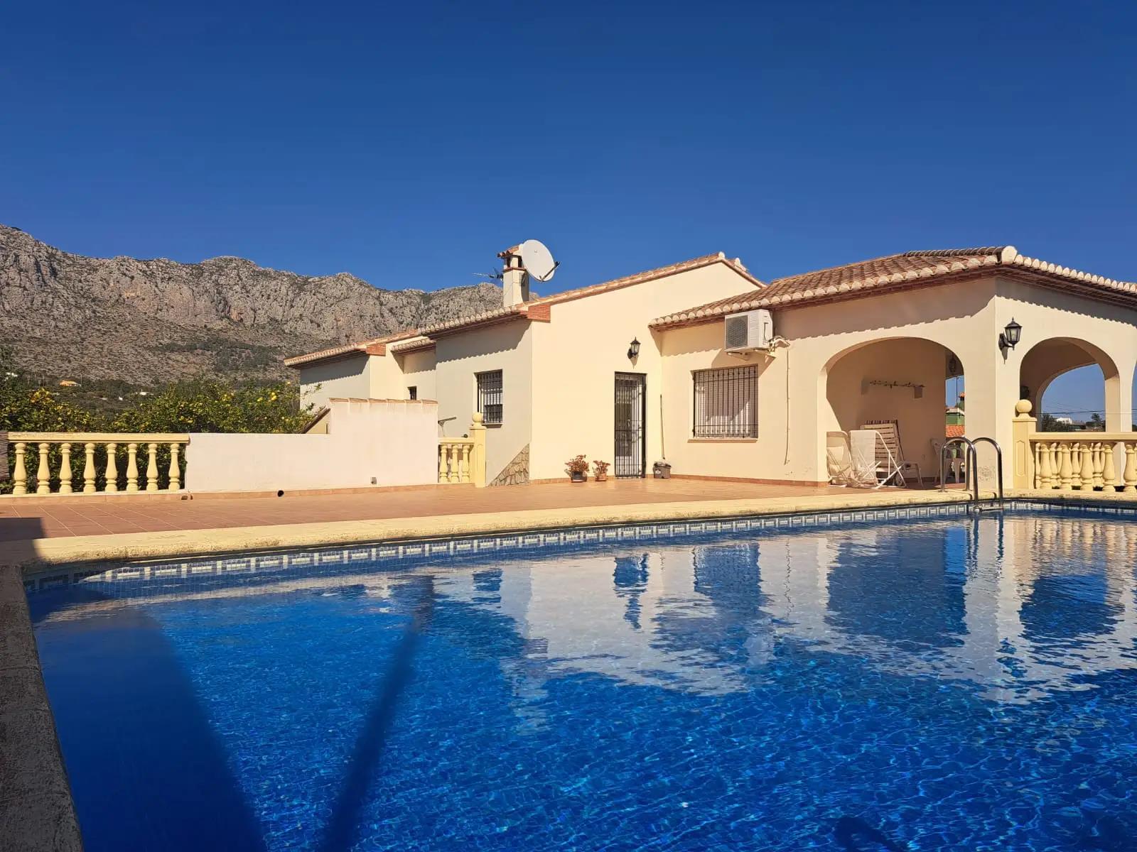 Villa en venta en Beniarbeig
