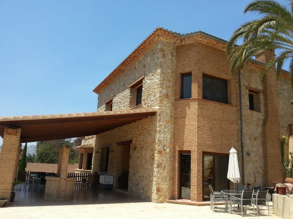 Villa for sale in Pedreguer