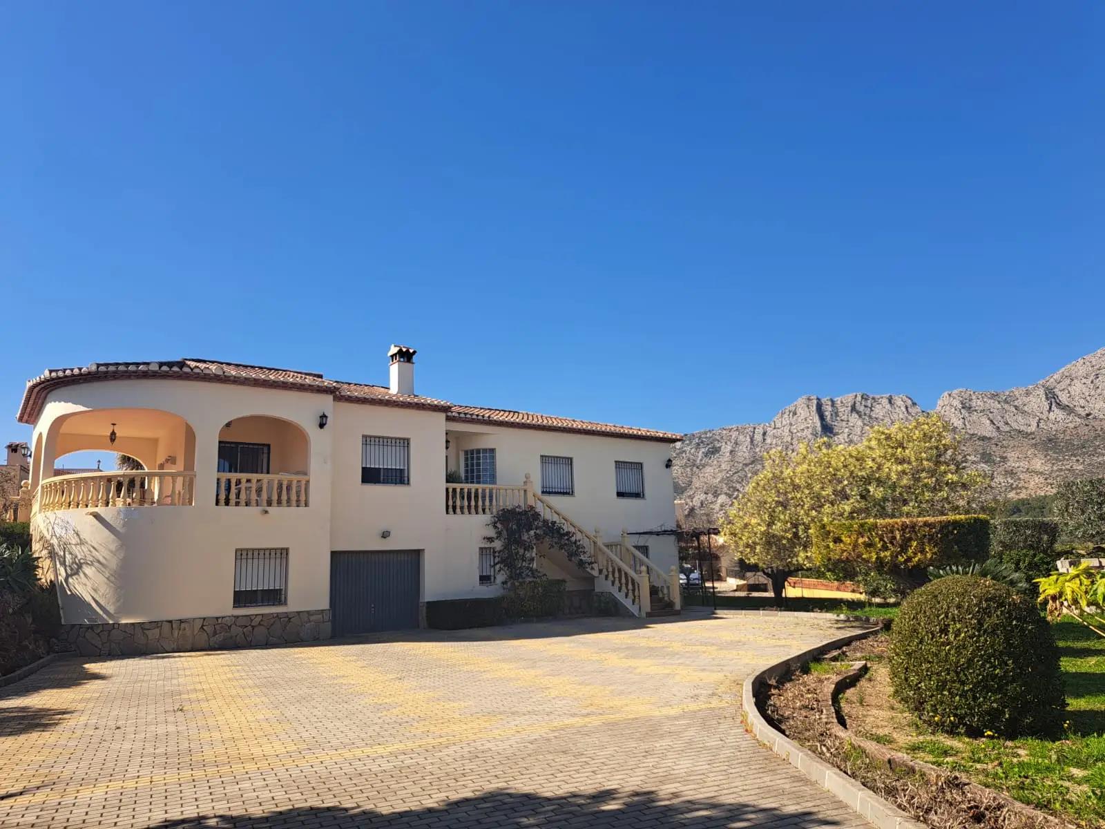 Villa en venta en Beniarbeig