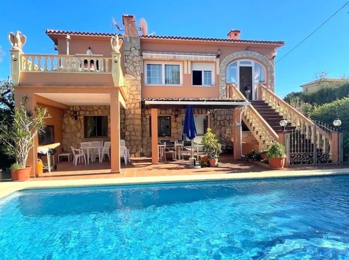 Villa for sale in Denia