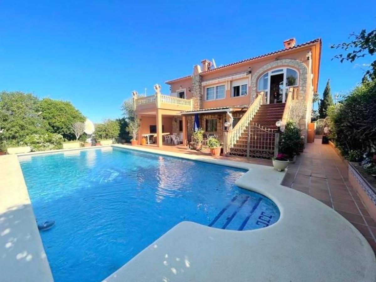 Villa for sale in Denia