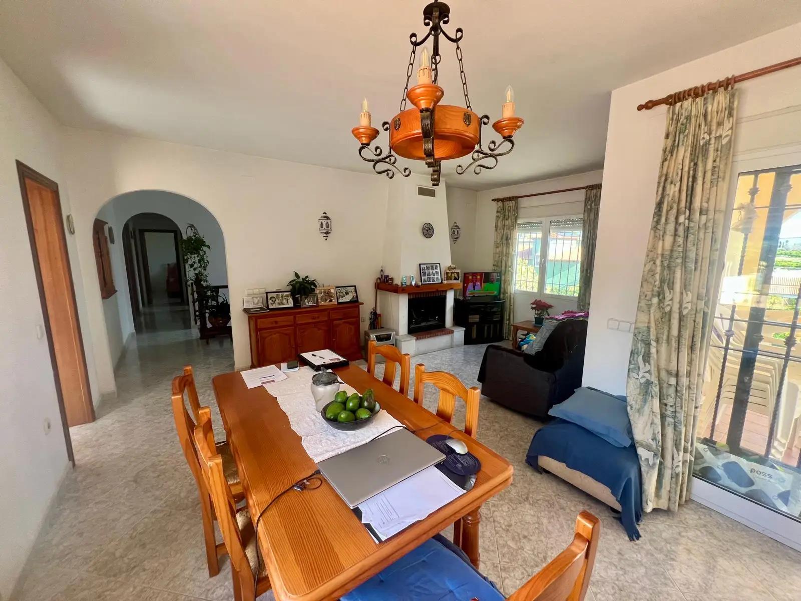 Villa en venta en Beniarbeig