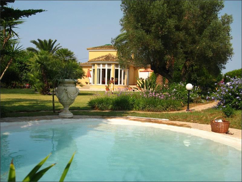 Villa for sale in Denia