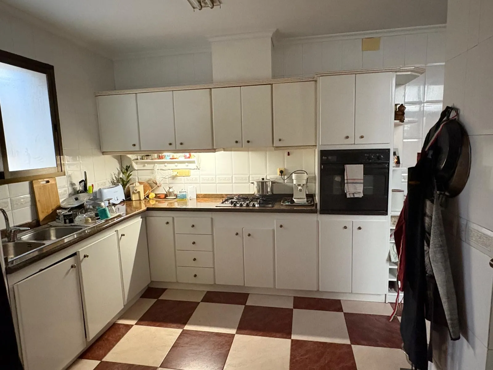 Dorpswoning in Orba met dubbele garage en veel potentieel