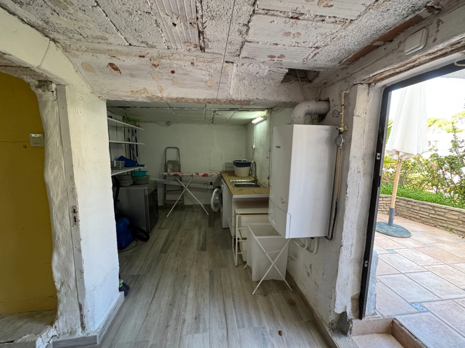 B1490 - Bungalow for sale in Moraira | Communal pool, open views, walking distance to town