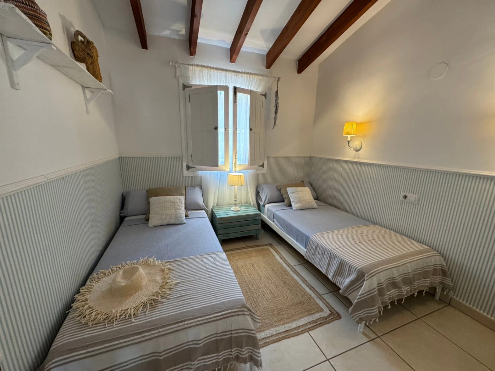B1490 - Bungalow for sale in Moraira | Communal pool, open views, walking distance to town