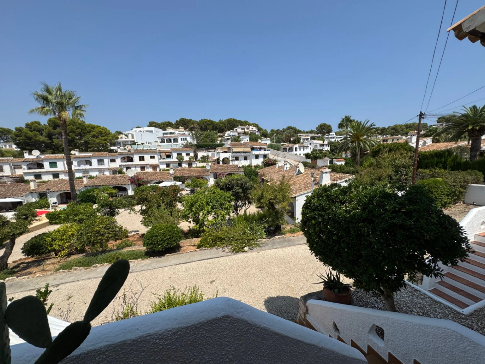 B1490 - Bungalow for sale in Moraira | Communal pool, open views, walking distance to town