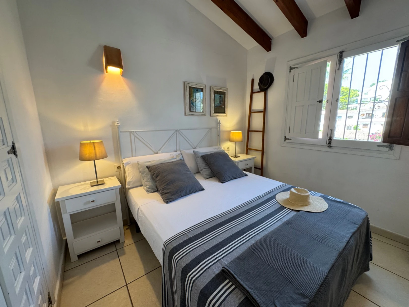 B1490 - Bungalow for sale in Moraira | Communal pool, open views, walking distance to town