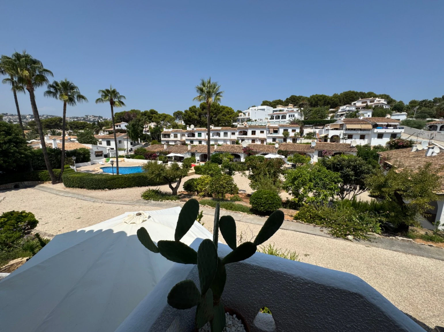 Bungalow for sale in Moraira | Communal pool, open views, walking distance to town - 4