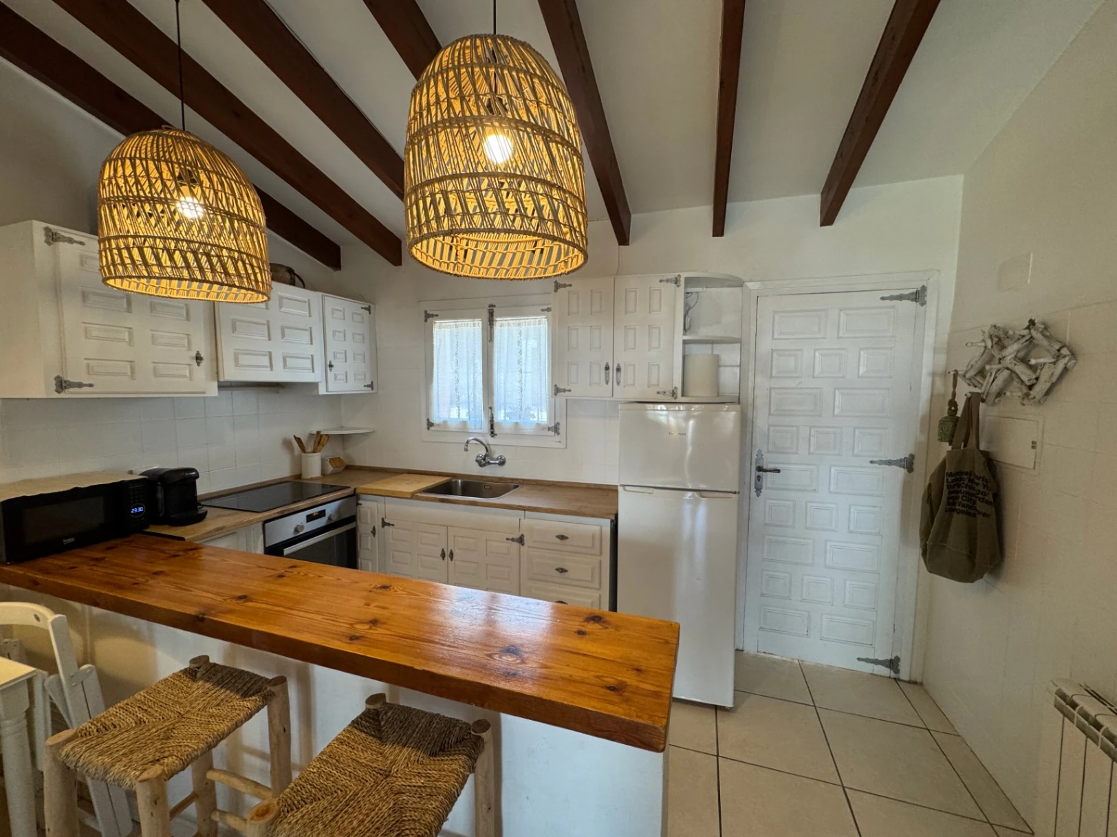 B1490 - Bungalow for sale in Moraira | Communal pool, open views, walking distance to town