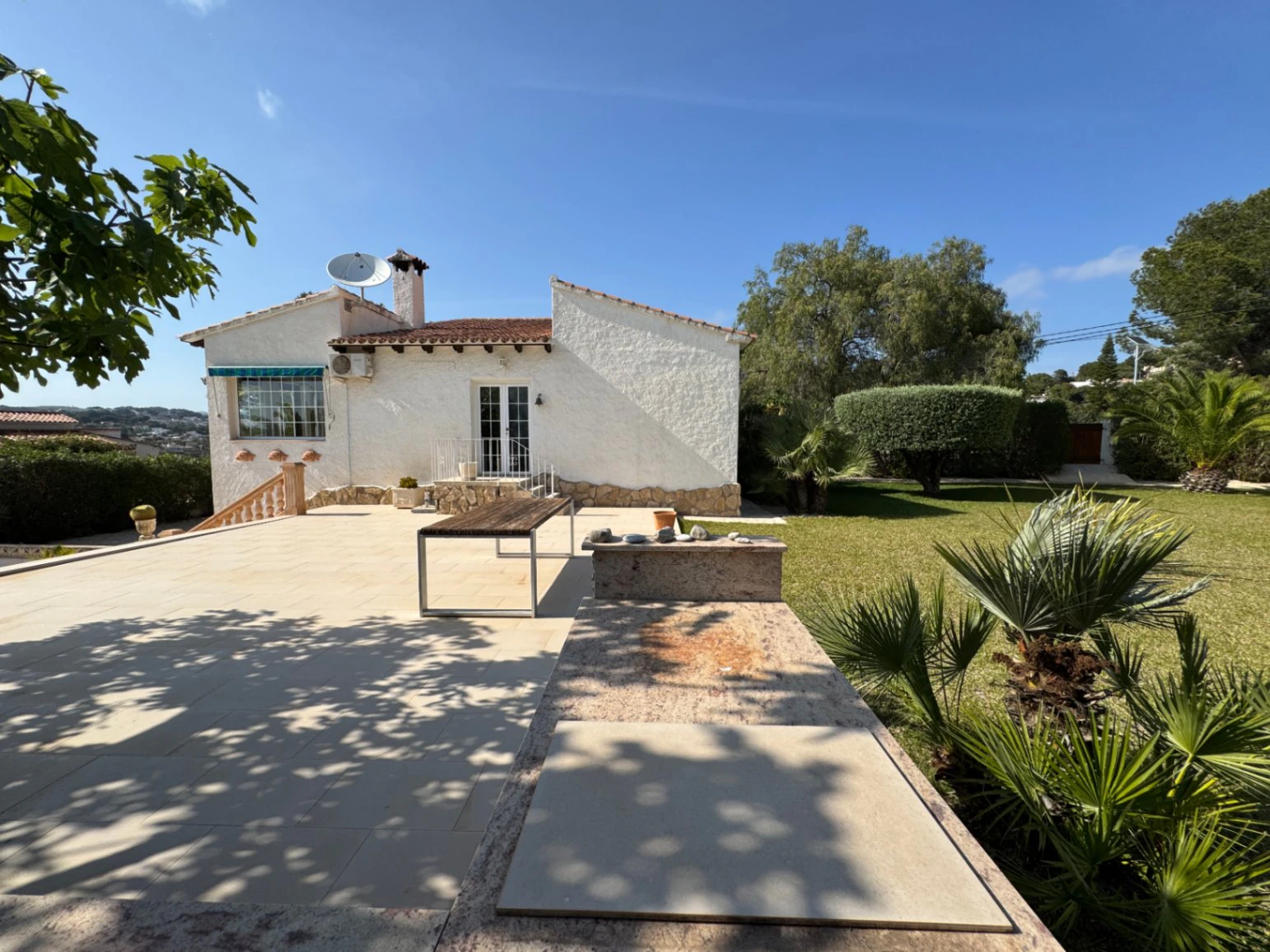 Villa te koop in Moraira – toplocatie dicht bij centrum, strand en voorzieningen
