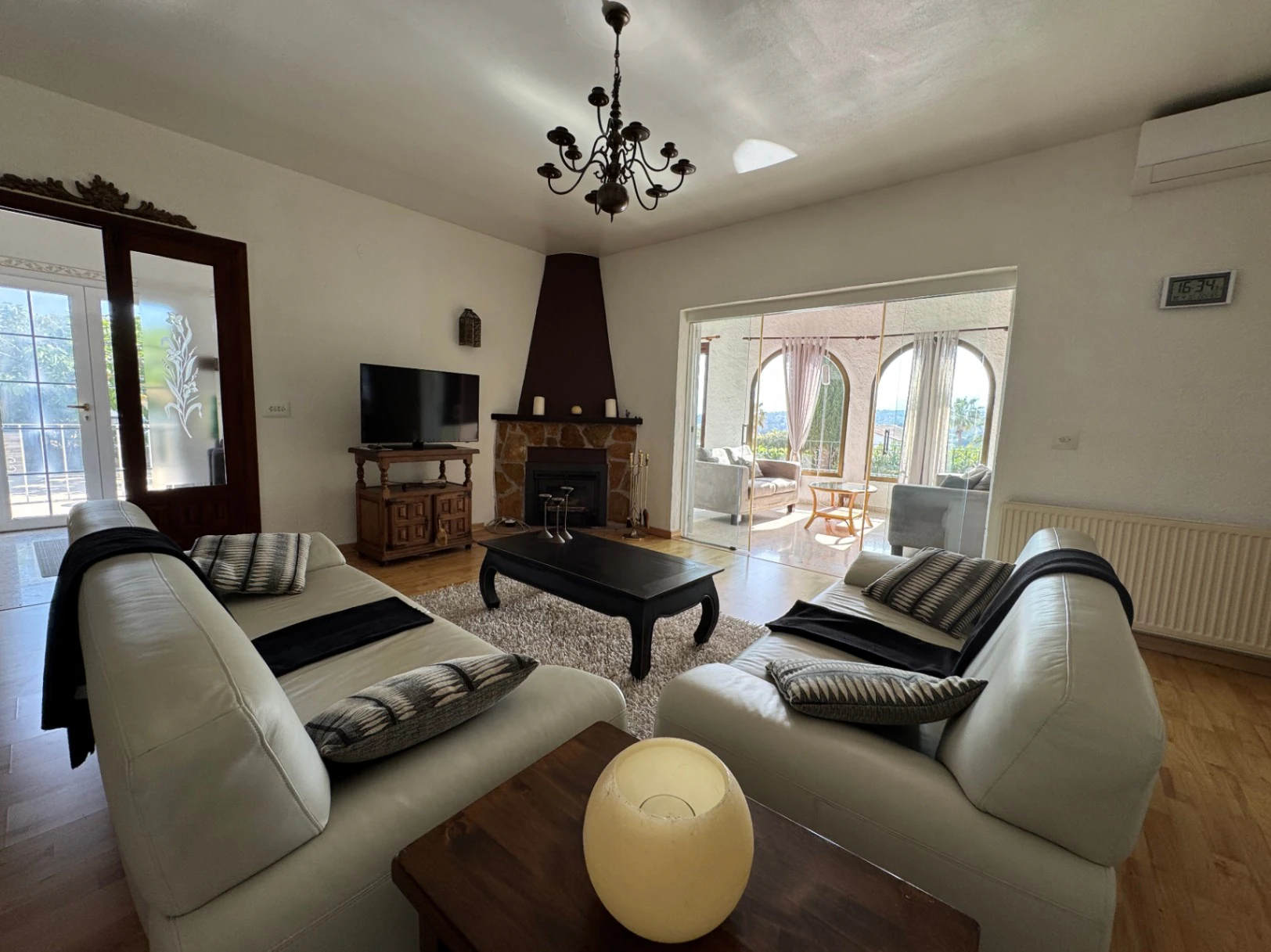 Villa te koop in Moraira – toplocatie dicht bij centrum, strand en voorzieningen