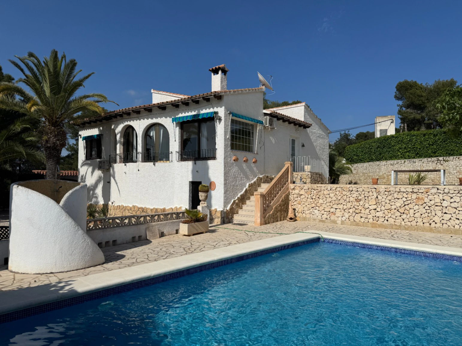Villa for sale in Moraira – prime location close to town centre, beach and amenities
