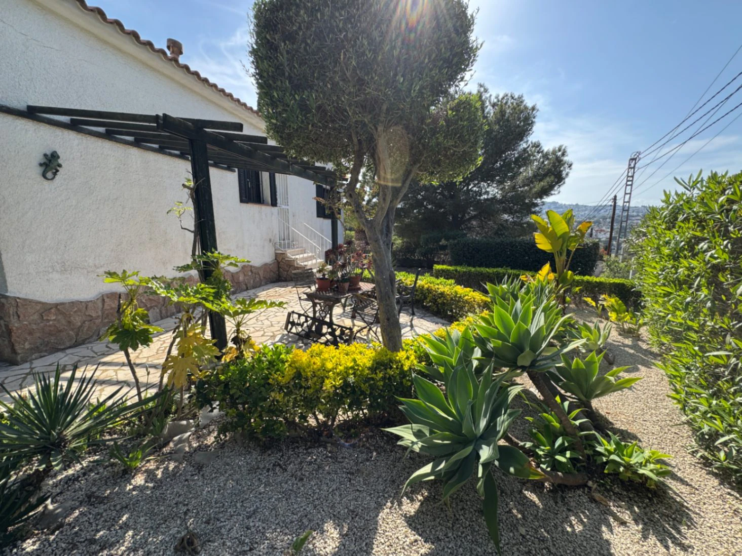 Villa te koop in Moraira – toplocatie dicht bij centrum, strand en voorzieningen