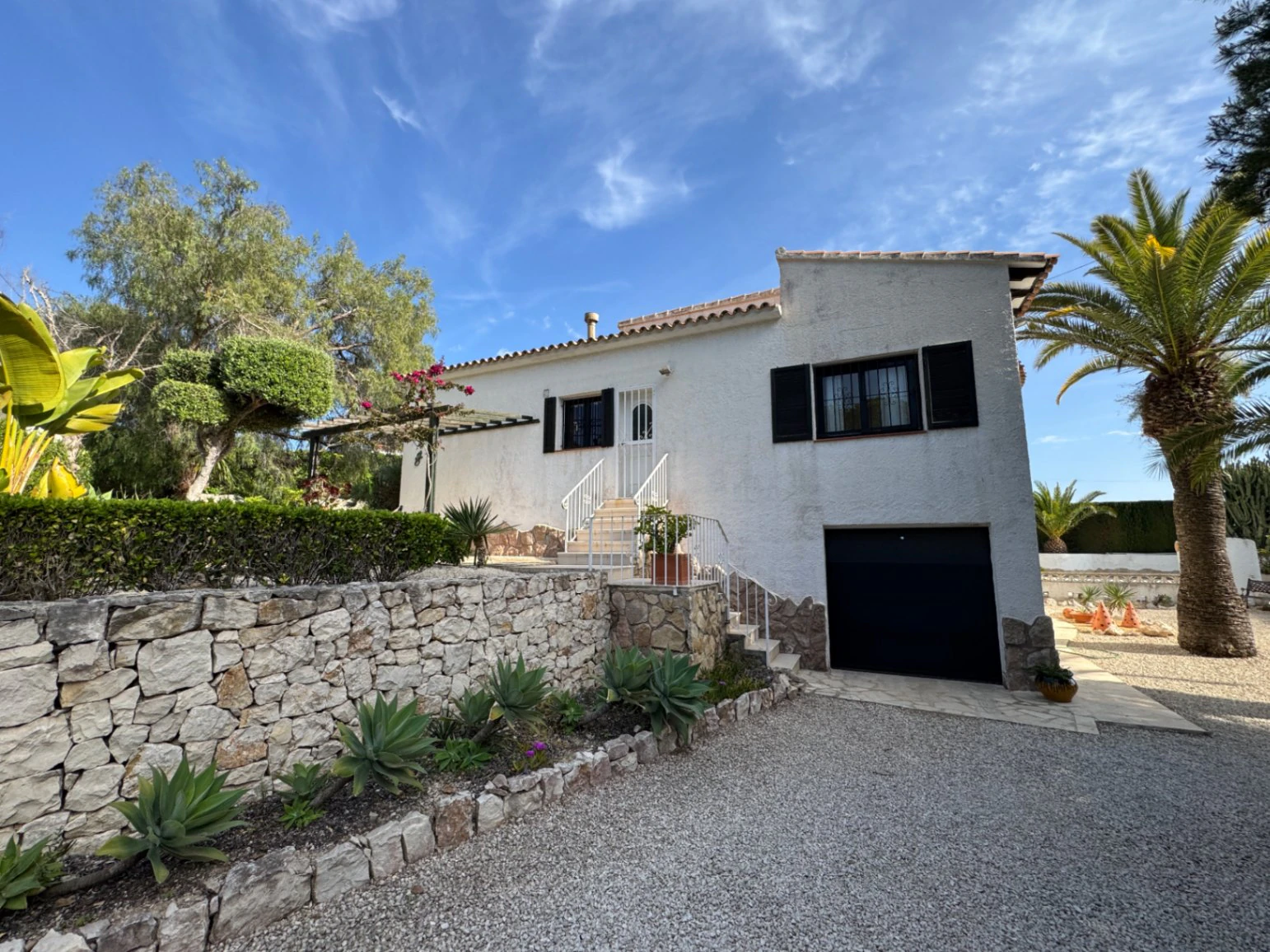 Villa te koop in Moraira – toplocatie dicht bij centrum, strand en voorzieningen