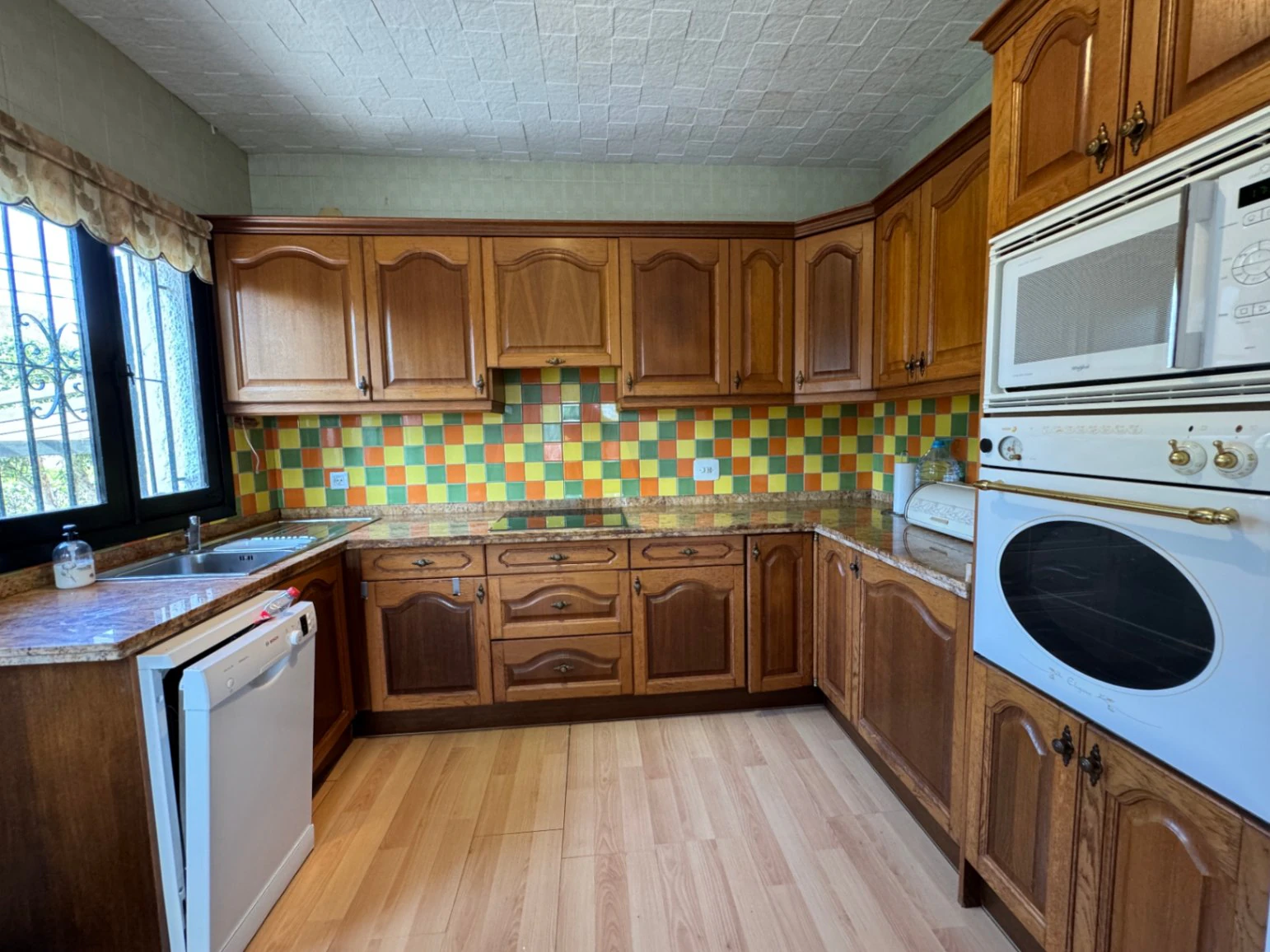 Villa te koop in Moraira – toplocatie dicht bij centrum, strand en voorzieningen