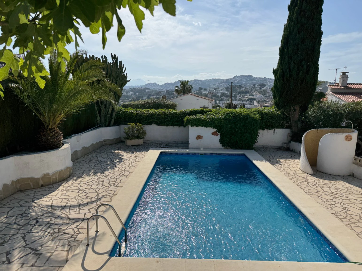 Villa te koop in Moraira – toplocatie dicht bij centrum, strand en voorzieningen