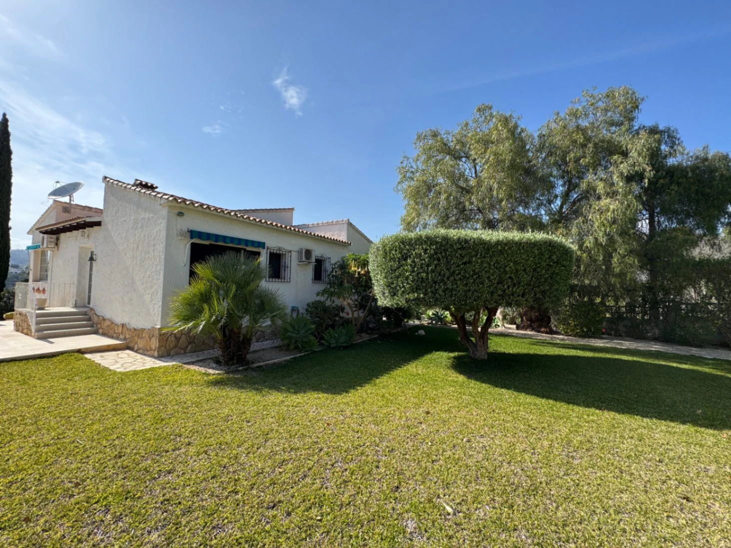 Villa te koop in Moraira – toplocatie dicht bij centrum, strand en voorzieningen
