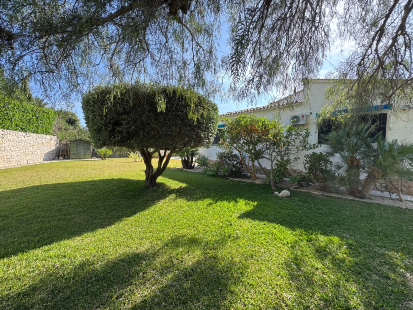 Villa te koop in Moraira – toplocatie dicht bij centrum, strand en voorzieningen