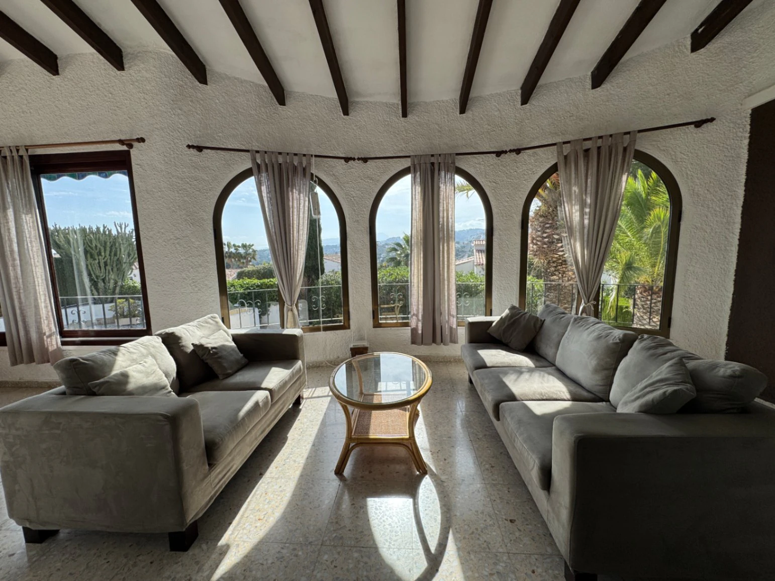 Villa te koop in Moraira – toplocatie dicht bij centrum, strand en voorzieningen