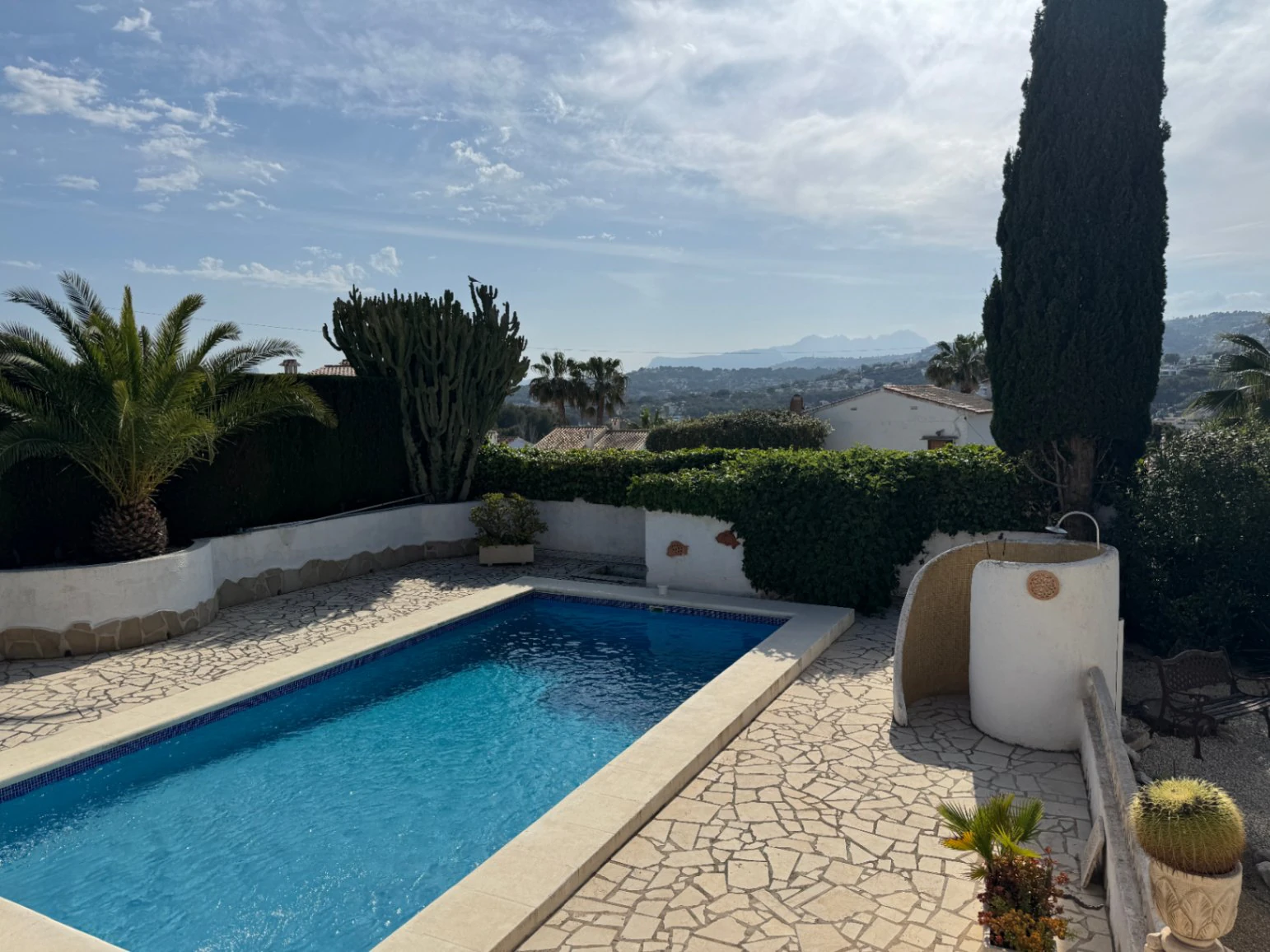Villa te koop in Moraira – toplocatie dicht bij centrum, strand en voorzieningen