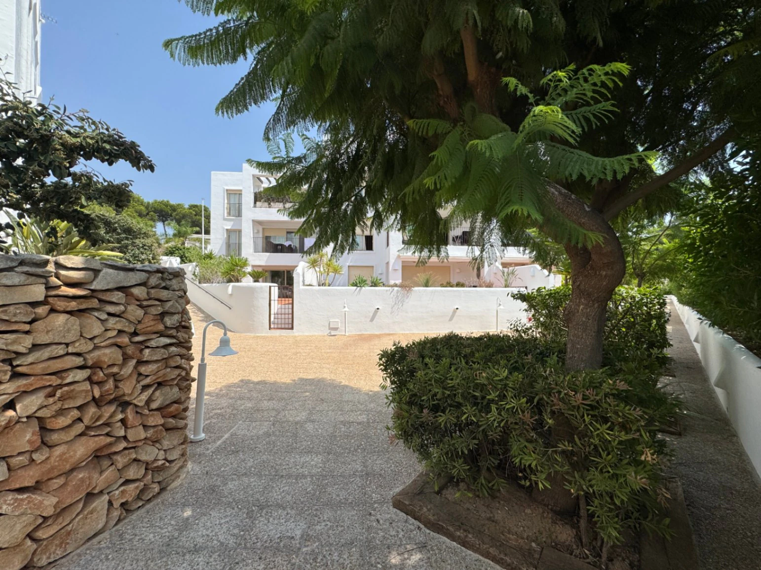 Apartamento de lujo en Moraira Club en planta baja con gran terraza cerca de la playa