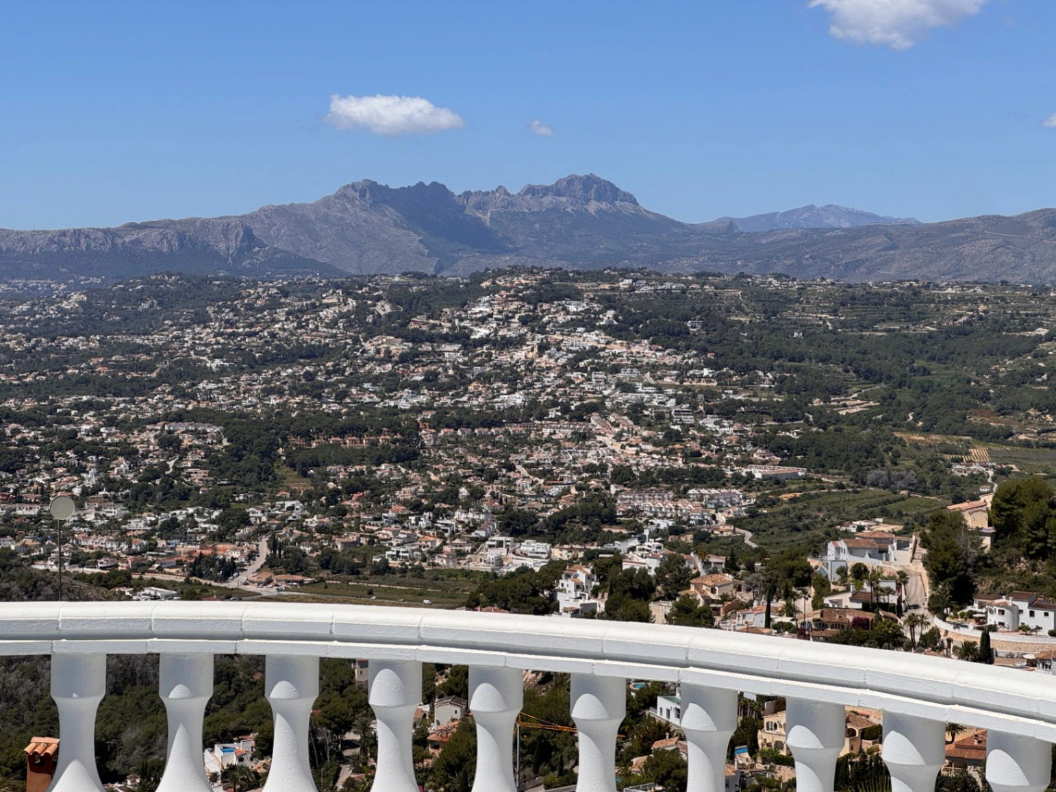 Mediterranean villa with pool and unique sea views in Cumbre del Sol - 4