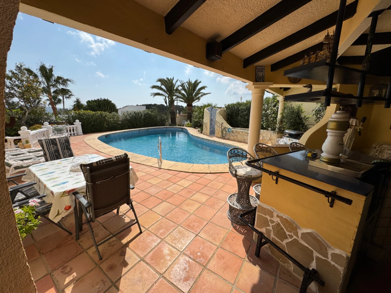 CH3400 - Villa à vendre à Moraira avec appartement d’invités et vue sur la mer