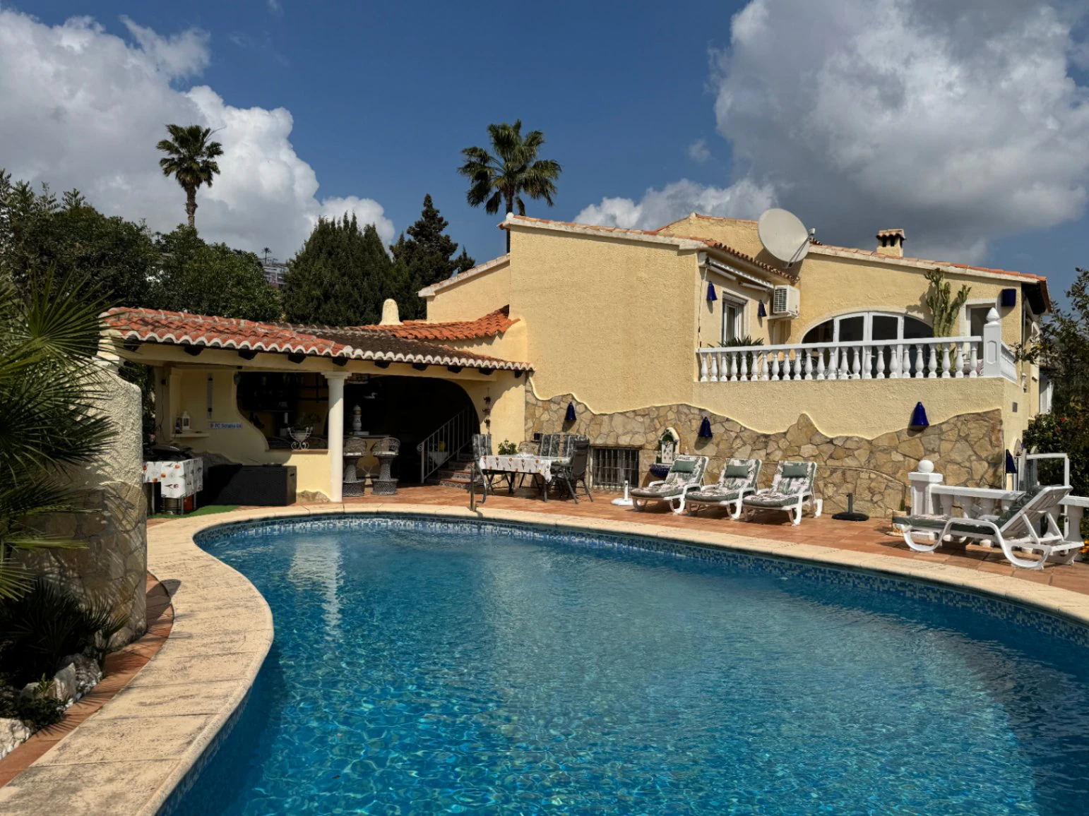 CH3400 - Villa à vendre à Moraira avec appartement d’invités et vue sur la mer