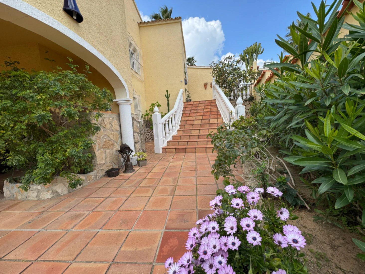 CH3400 - Villa à vendre à Moraira avec appartement d’invités et vue sur la mer
