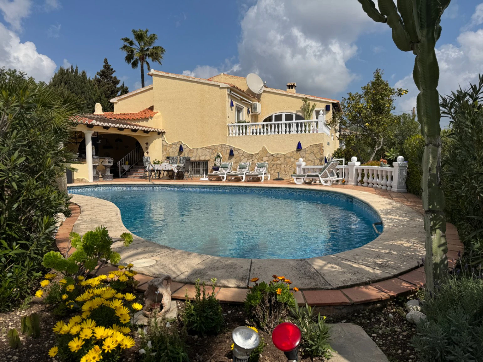CH3400 - Villa à vendre à Moraira avec appartement d’invités et vue sur la mer