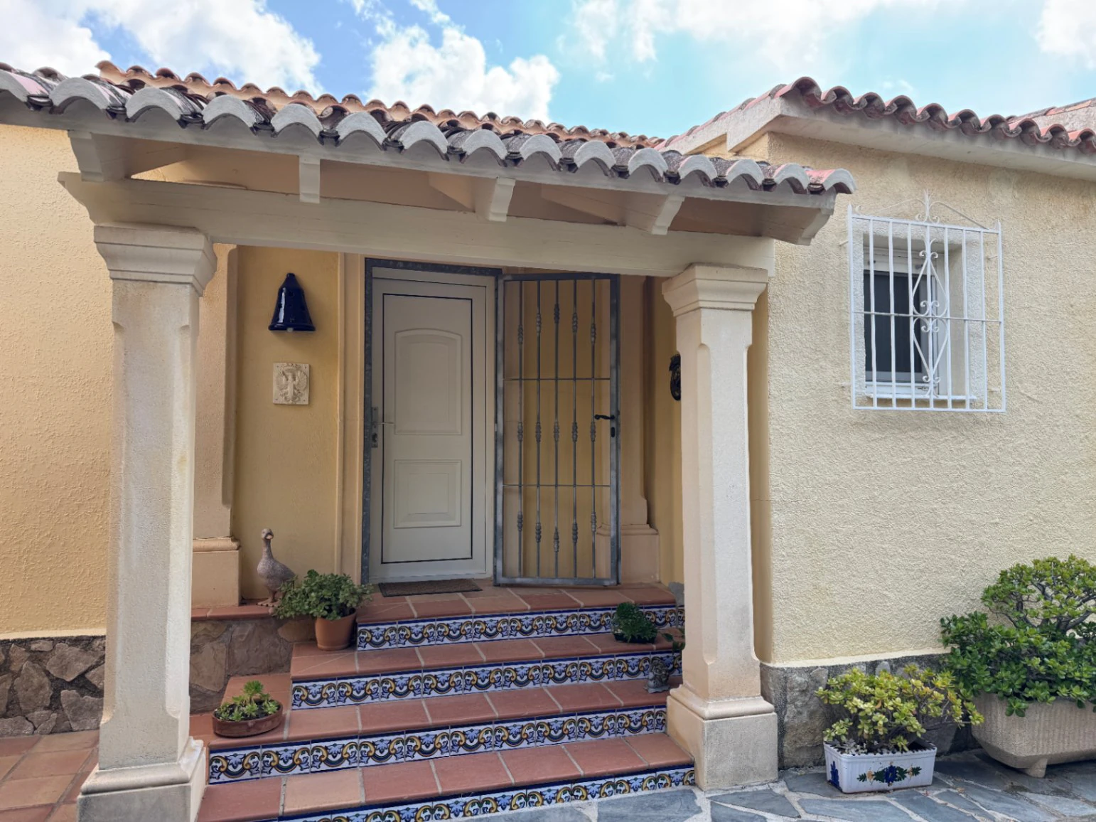 CH3400 - Villa à vendre à Moraira avec appartement d’invités et vue sur la mer