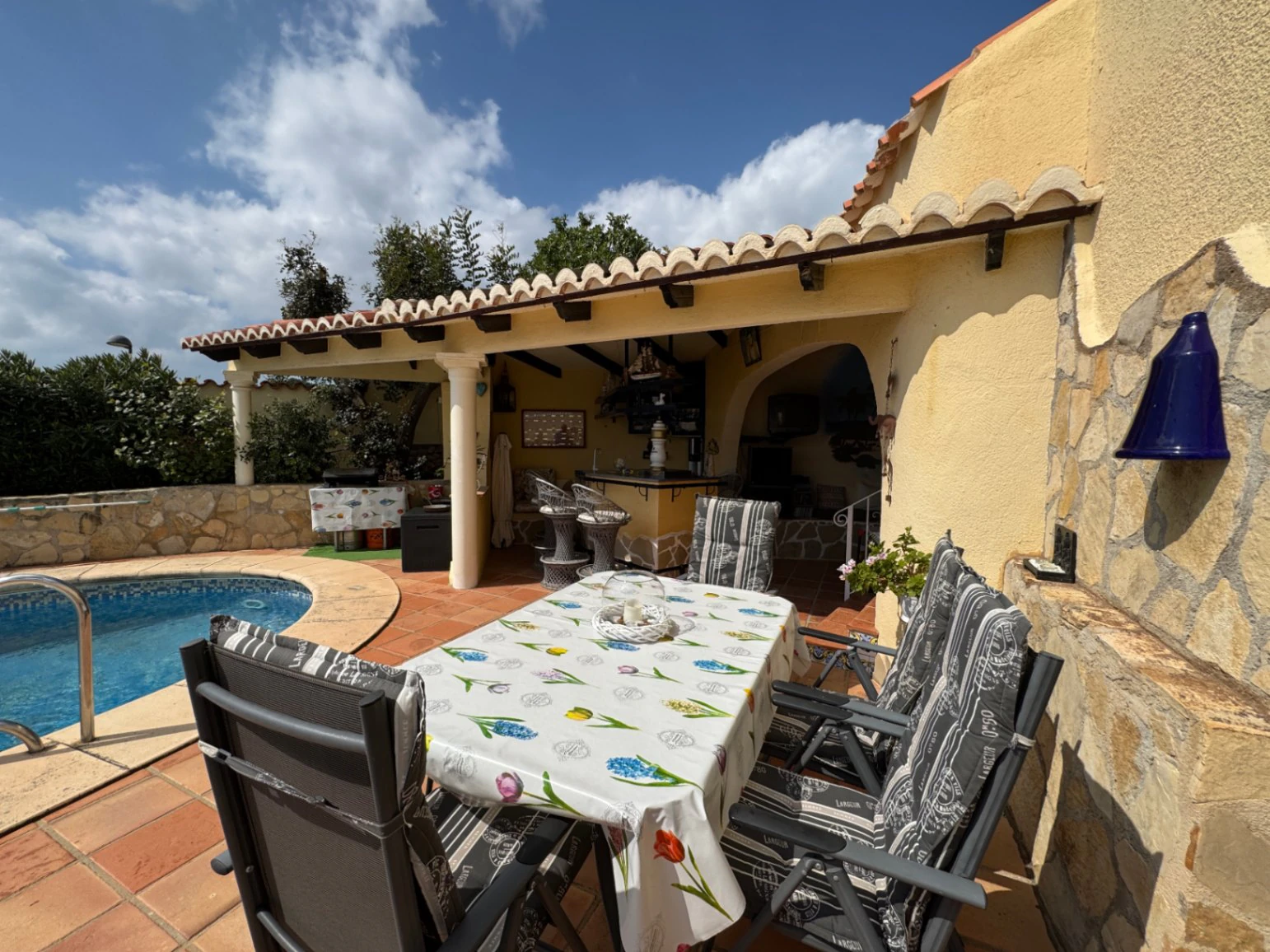 CH3400 - Villa à vendre à Moraira avec appartement d’invités et vue sur la mer