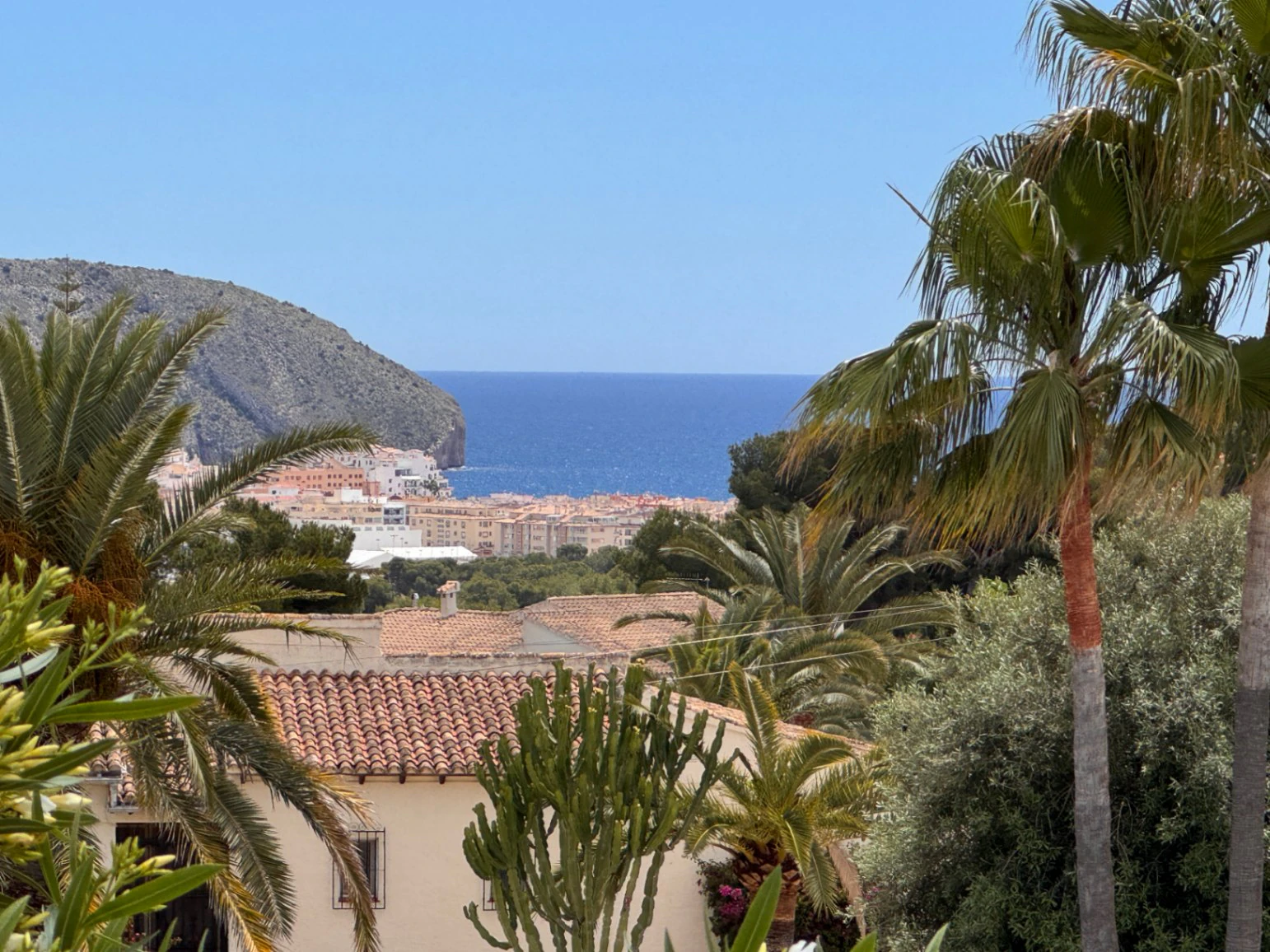 CH3400 - Villa à vendre à Moraira avec appartement d’invités et vue sur la mer