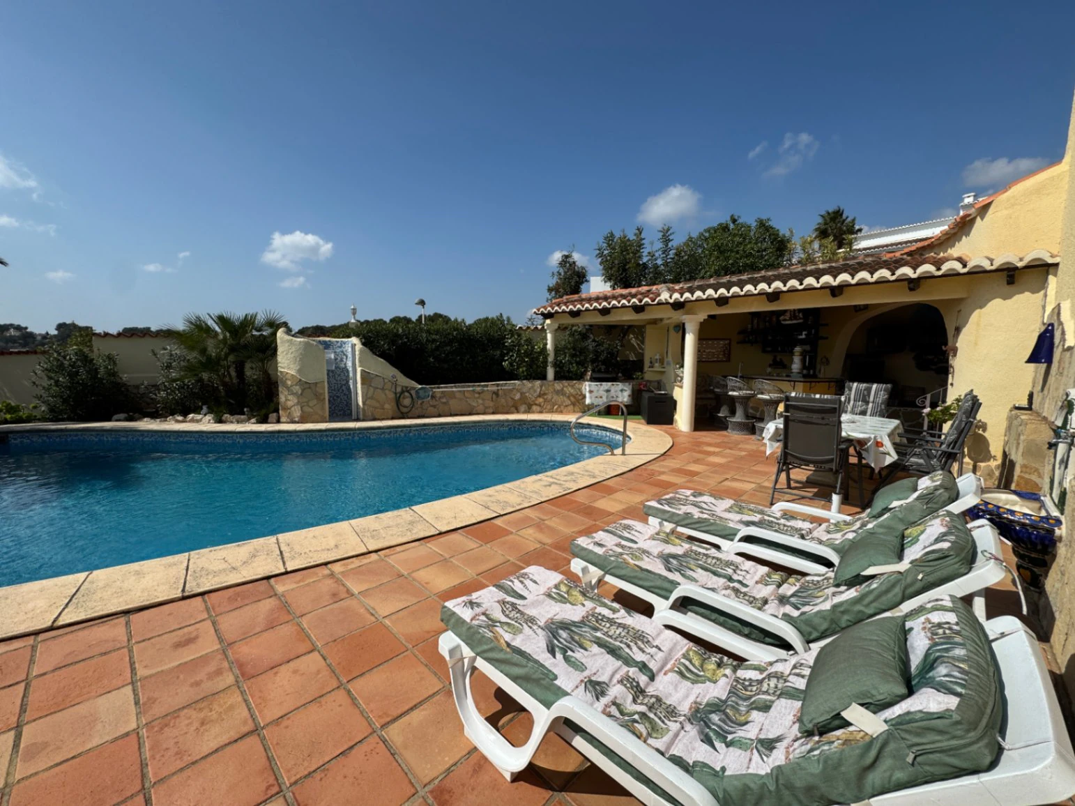 CH3400 - Villa à vendre à Moraira avec appartement d’invités et vue sur la mer
