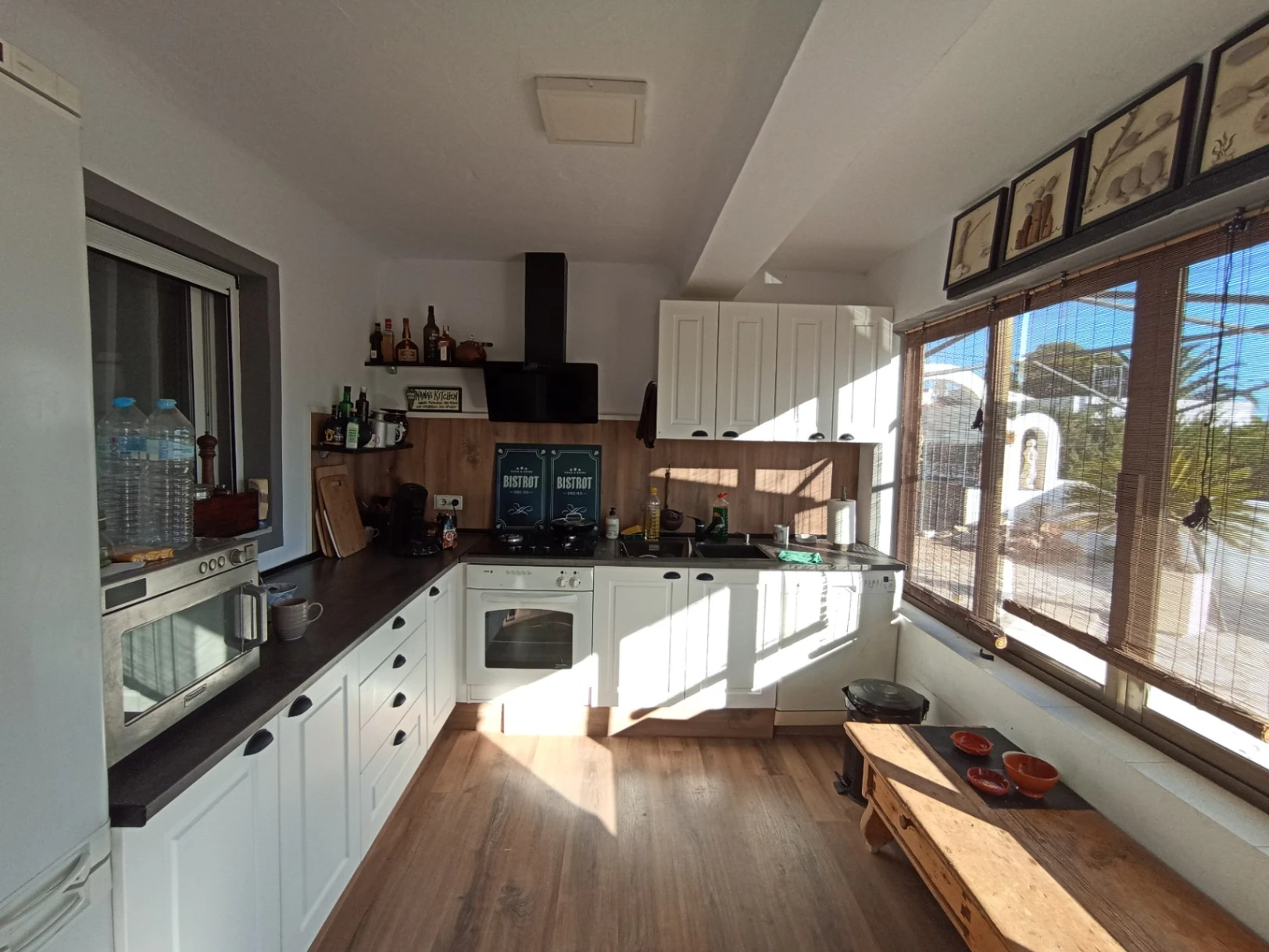 Villa in Moraira with sea views, swimming pool and independent apartments near the golf course