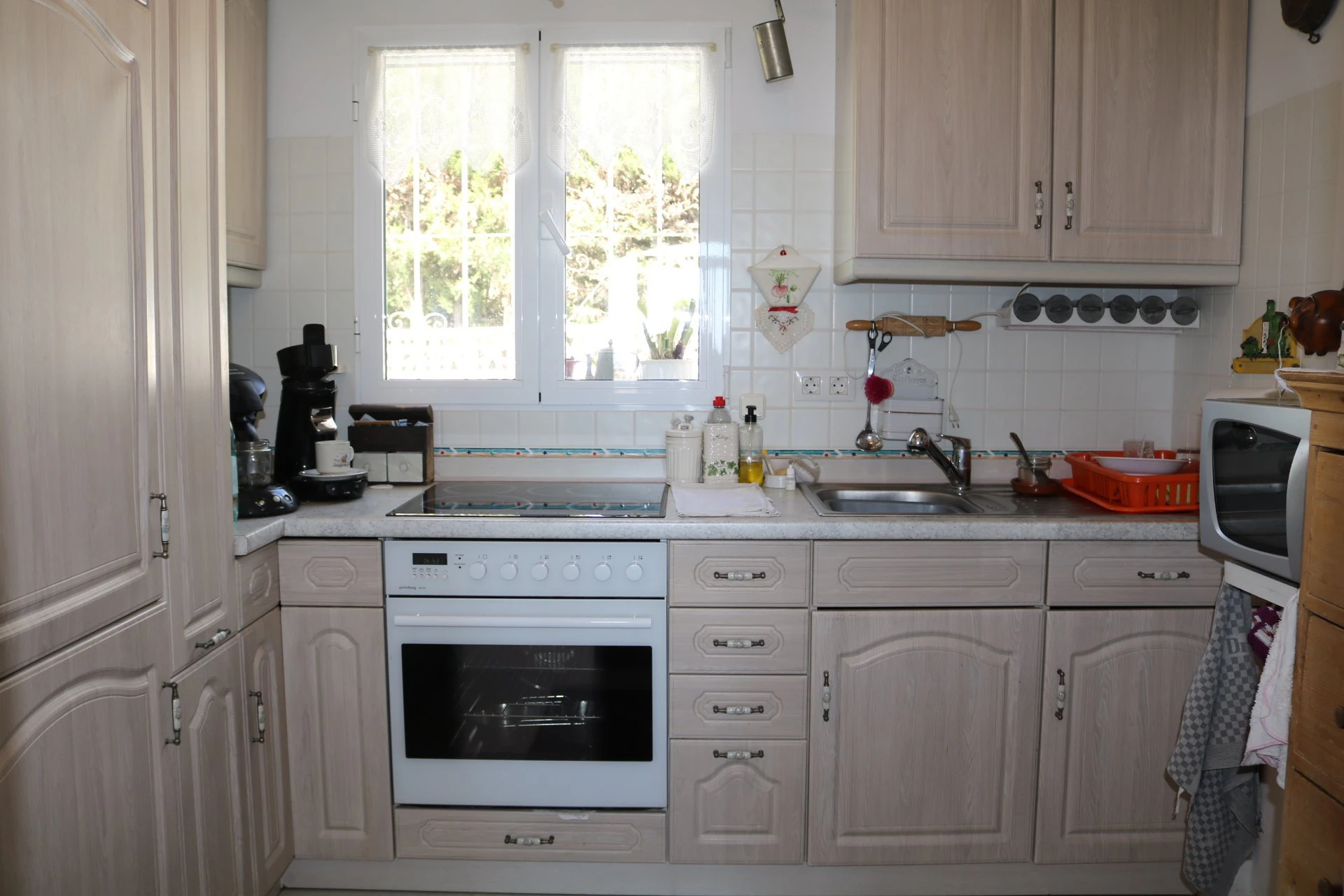Villa in Moraira with sea views, swimming pool and independent apartments near the golf course