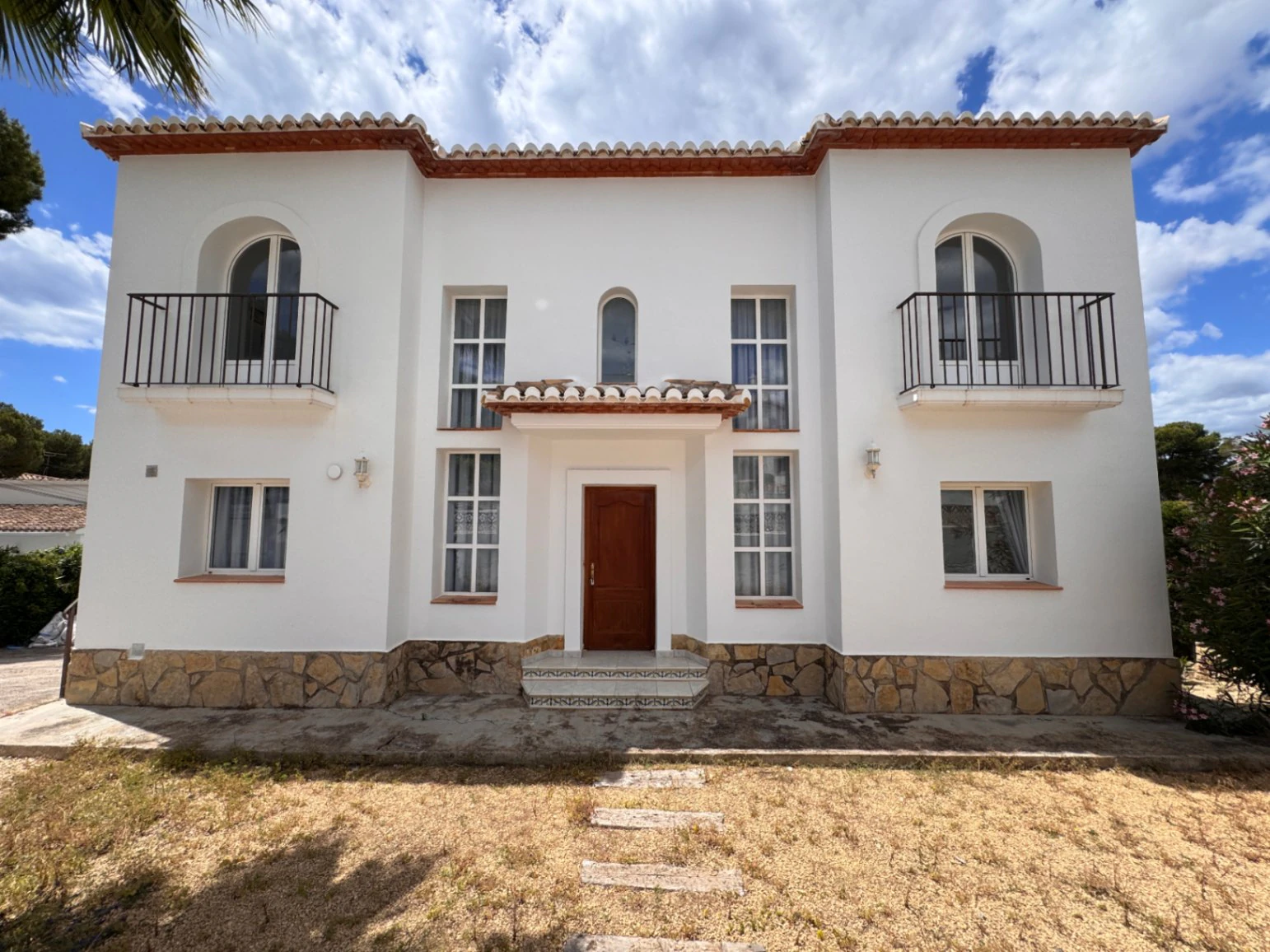 Villa in Moraira, 400 meters from the town center, with swimming pool, sea views and 5 bedrooms