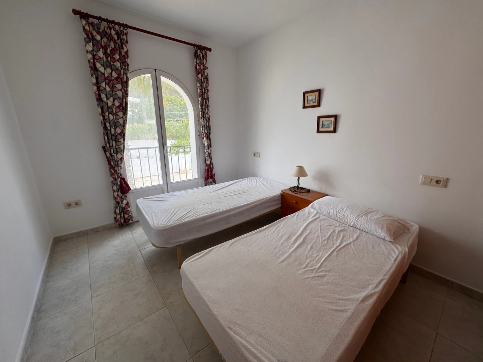 Villa in Moraira, 400 meters from the town center, with swimming pool, sea views and 5 bedrooms