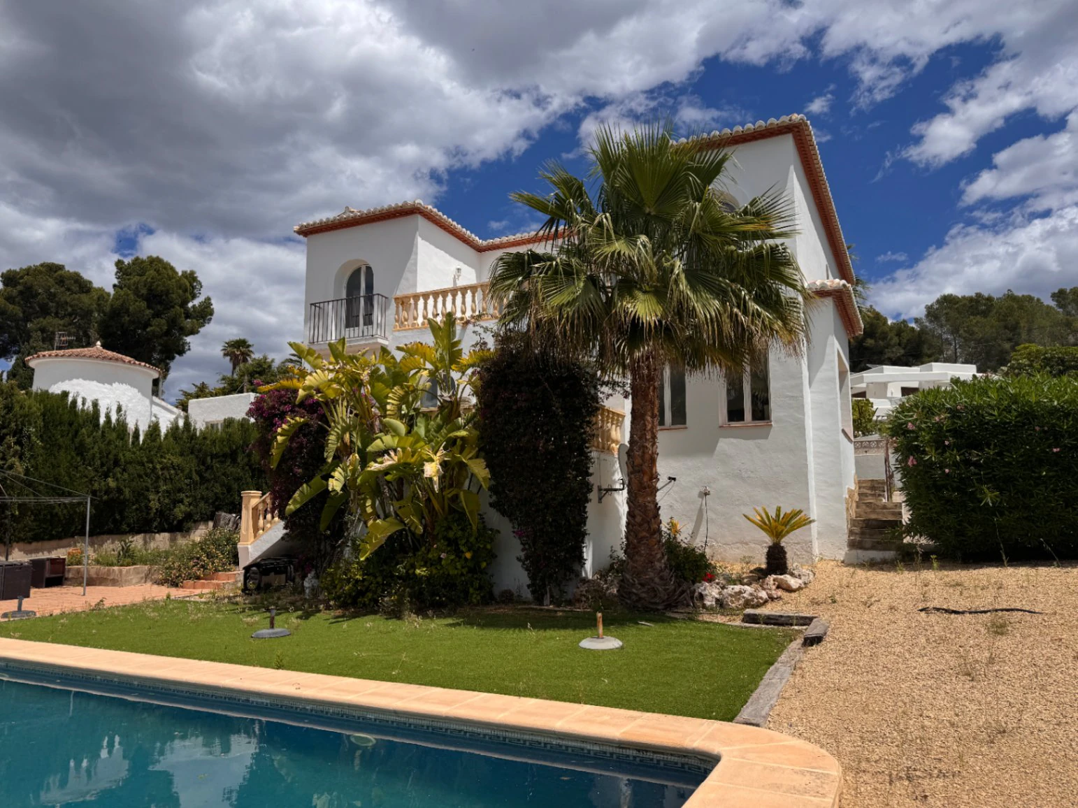 Villa in Moraira, 400 meters from the town center, with swimming pool, sea views and 5 bedrooms