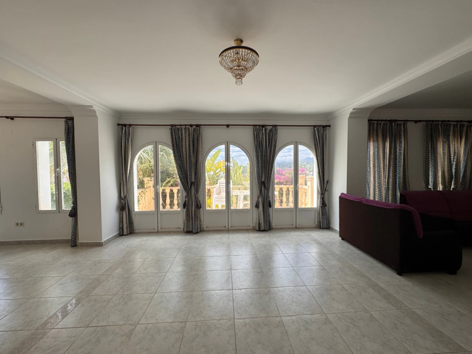 Villa in Moraira, 400 meters from the town center, with swimming pool, sea views and 5 bedrooms