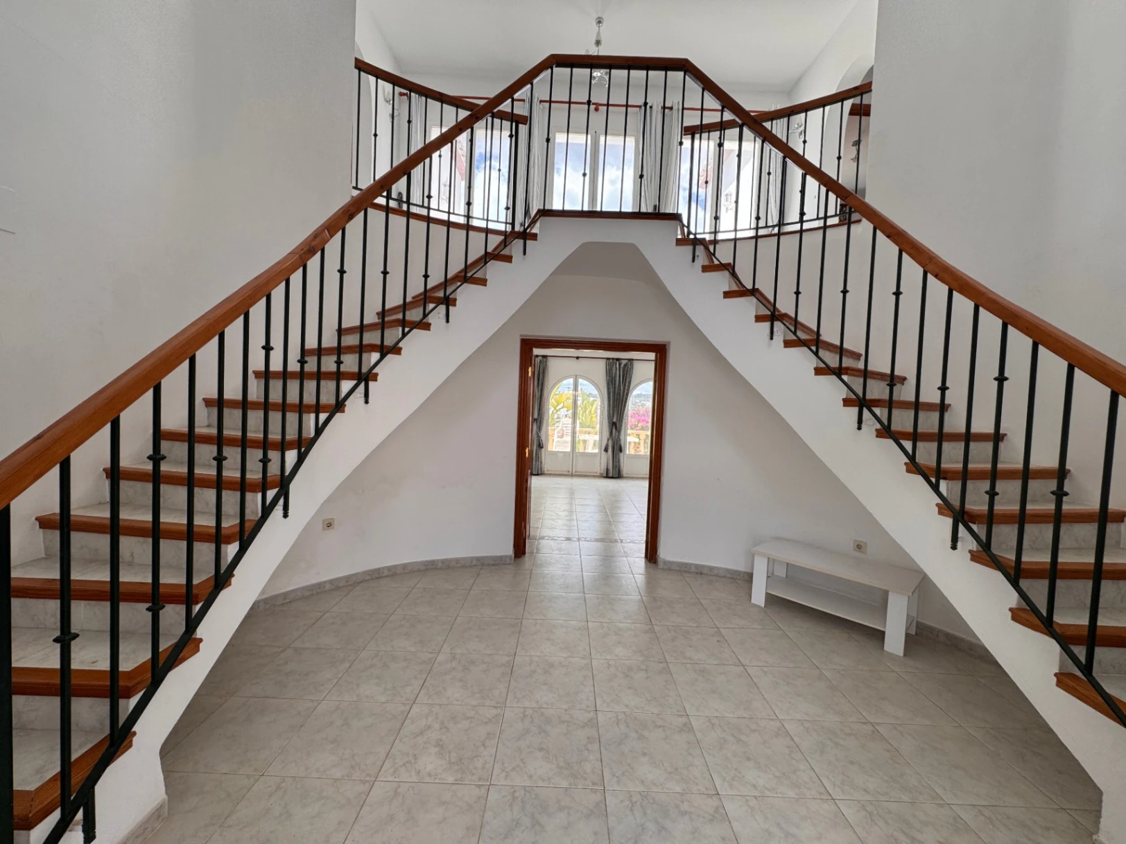 Villa in Moraira, 400 meters from the town center, with swimming pool, sea views and 5 bedrooms