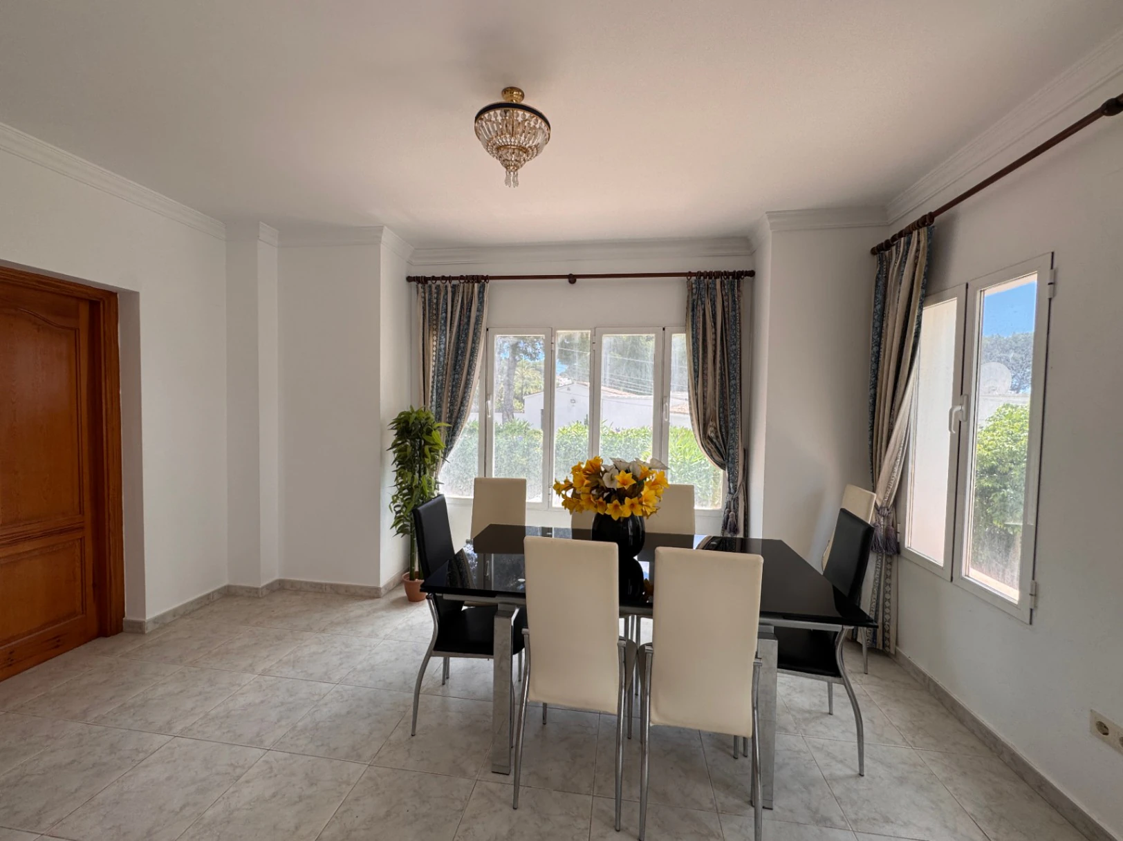 Villa in Moraira, 400 meters from the town center, with swimming pool, sea views and 5 bedrooms